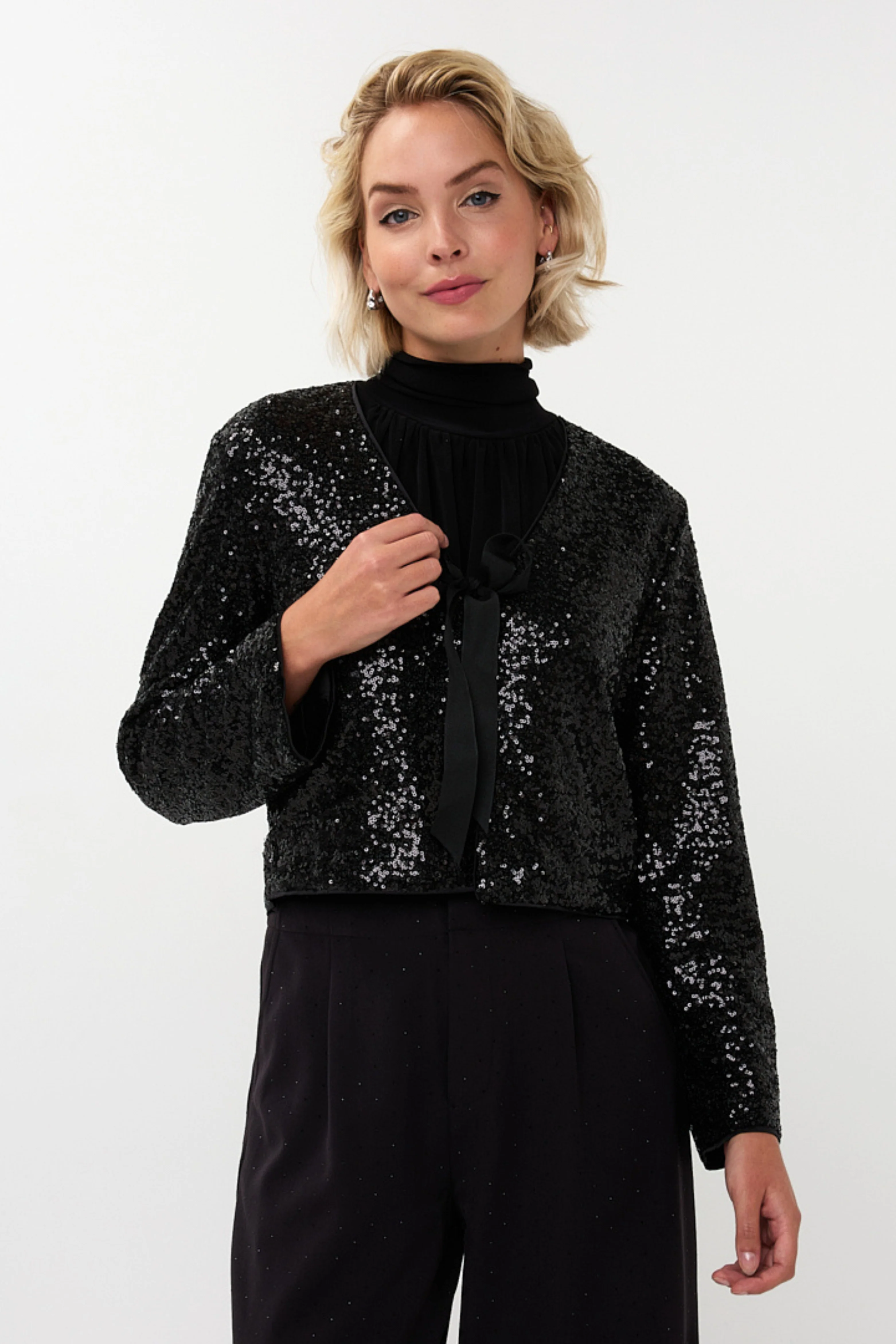 Blazer Short Bow Black W25.08707 - Image 3