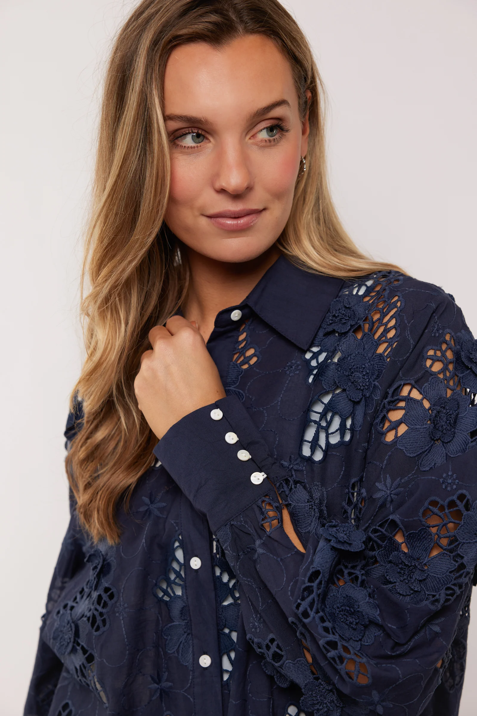 Blouse Alora Dark Sapphire - Image 2