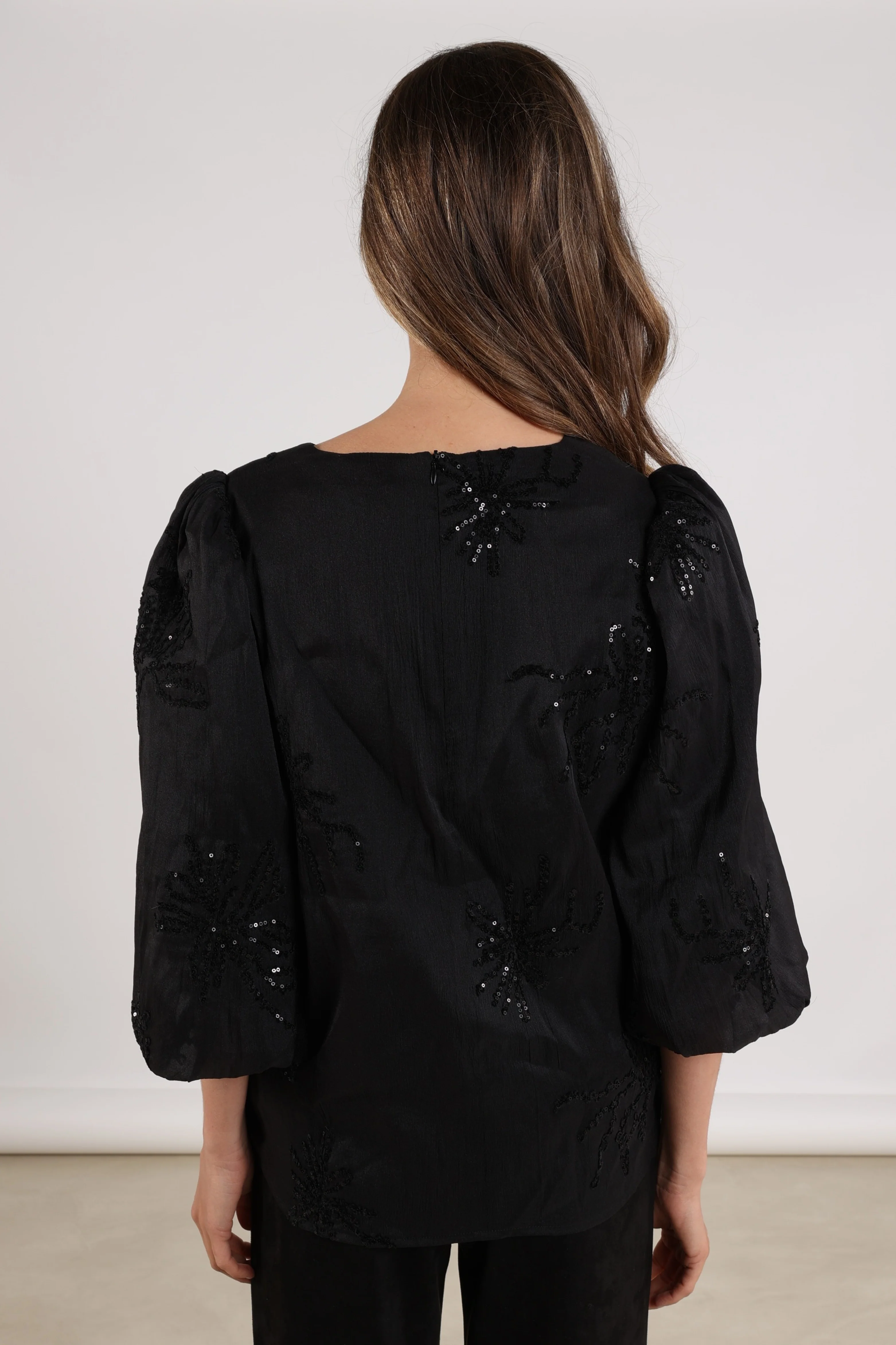 Blouse Delilah Embroidery Black NKF02001 - Image 2