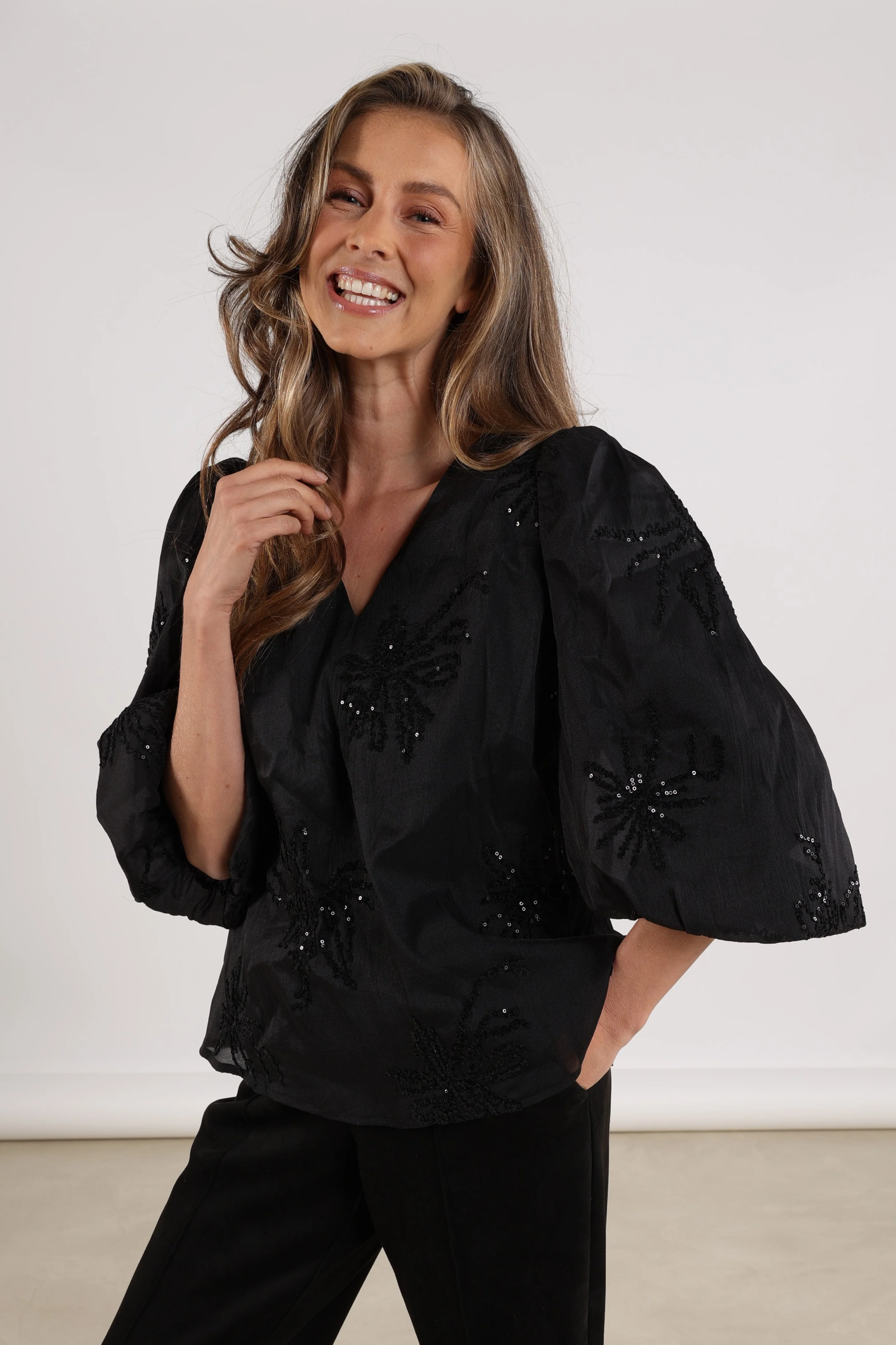 Blouse Delilah Embroidery Black NKF02001 - Image 3