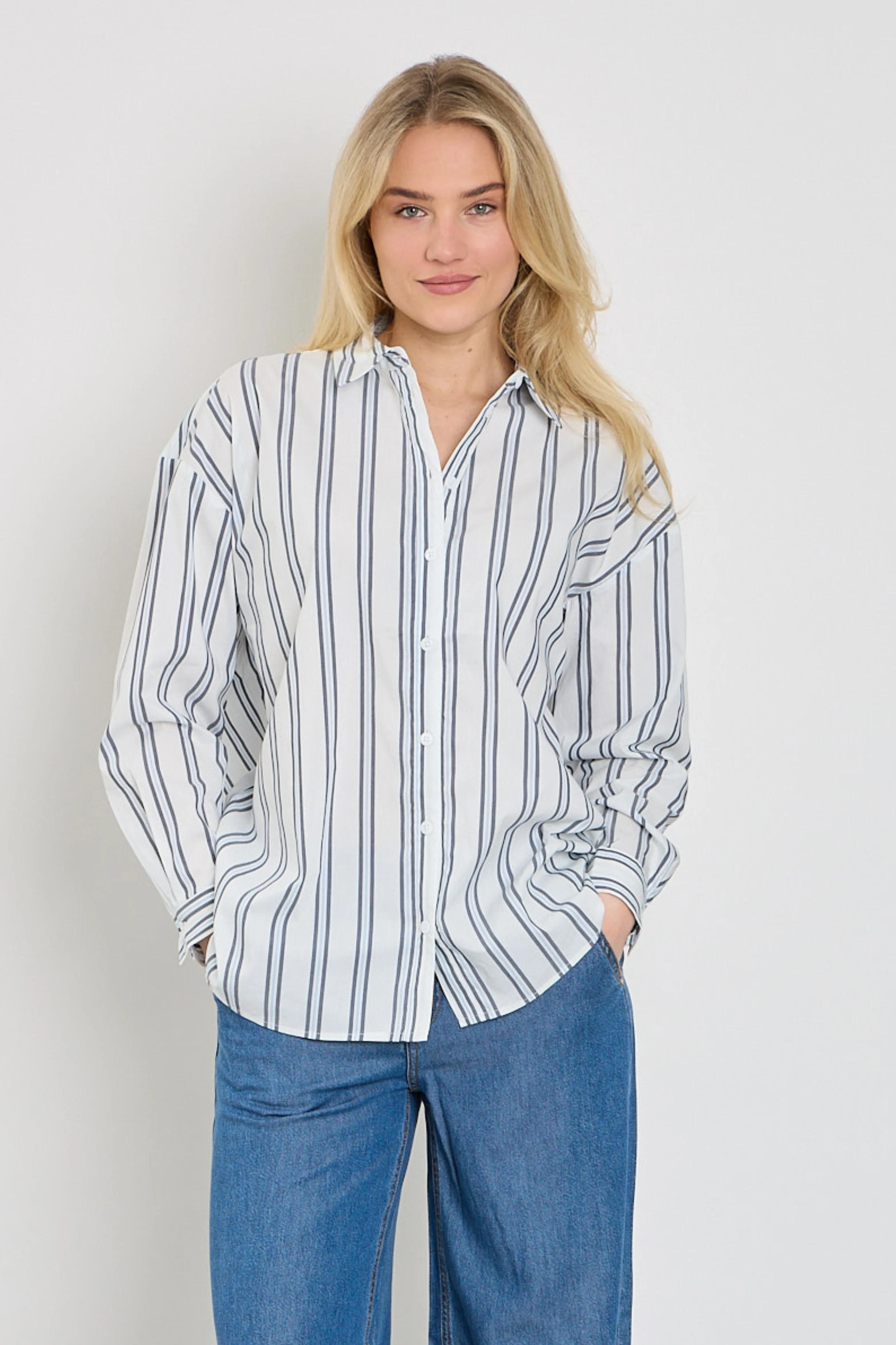 Blouse Fqfina Star Offwhite Navy Blazer 207500 - Image 2