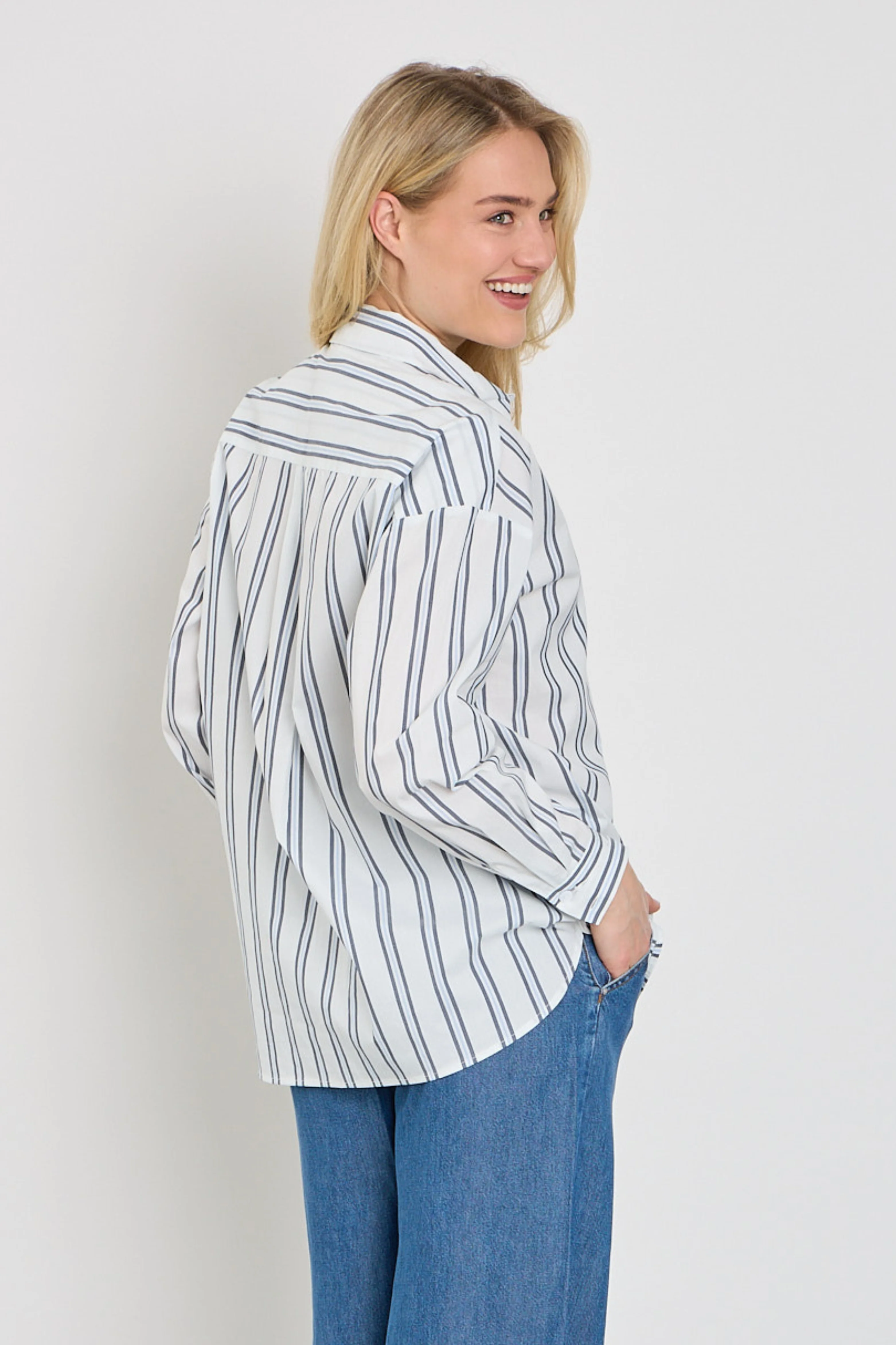 Blouse Fqfina Star Offwhite Navy Blazer 207500 - Image 4