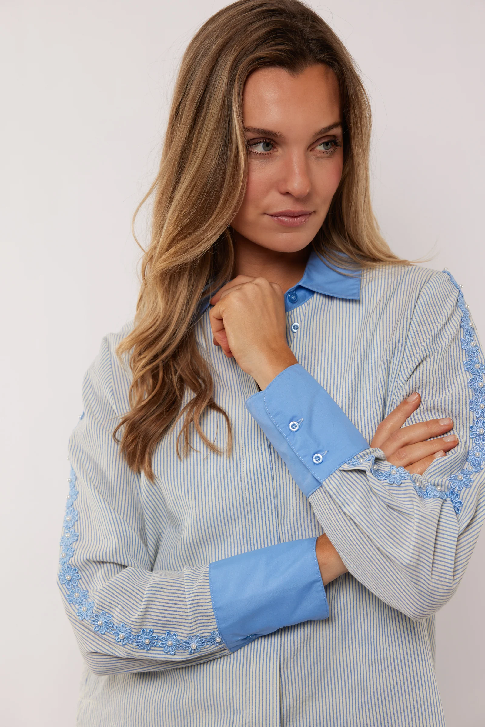 Blouse Lucille Offwhite Celestial Blue - Image 5