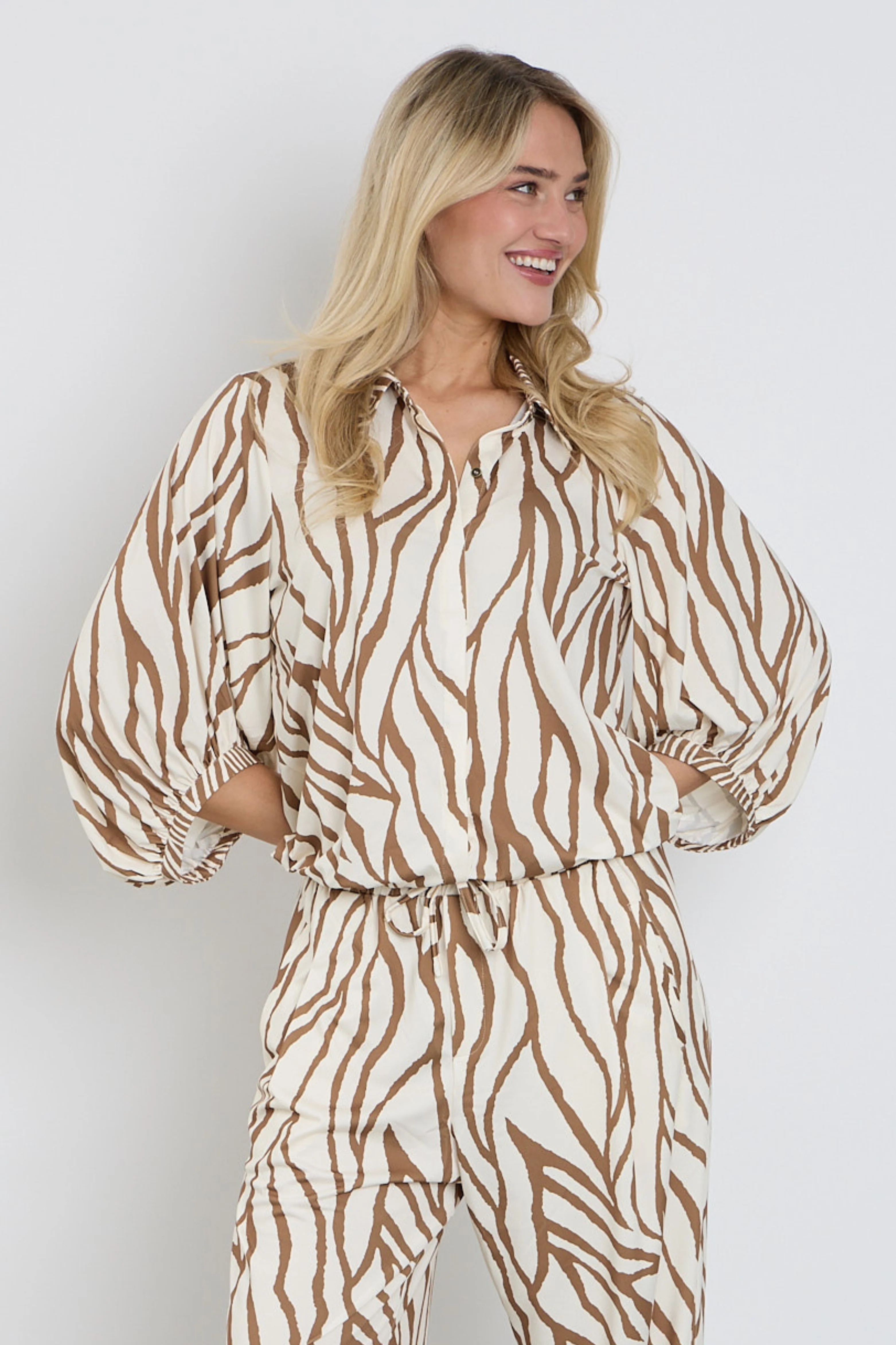 Blouse Met Design C207-P077 - Image 2