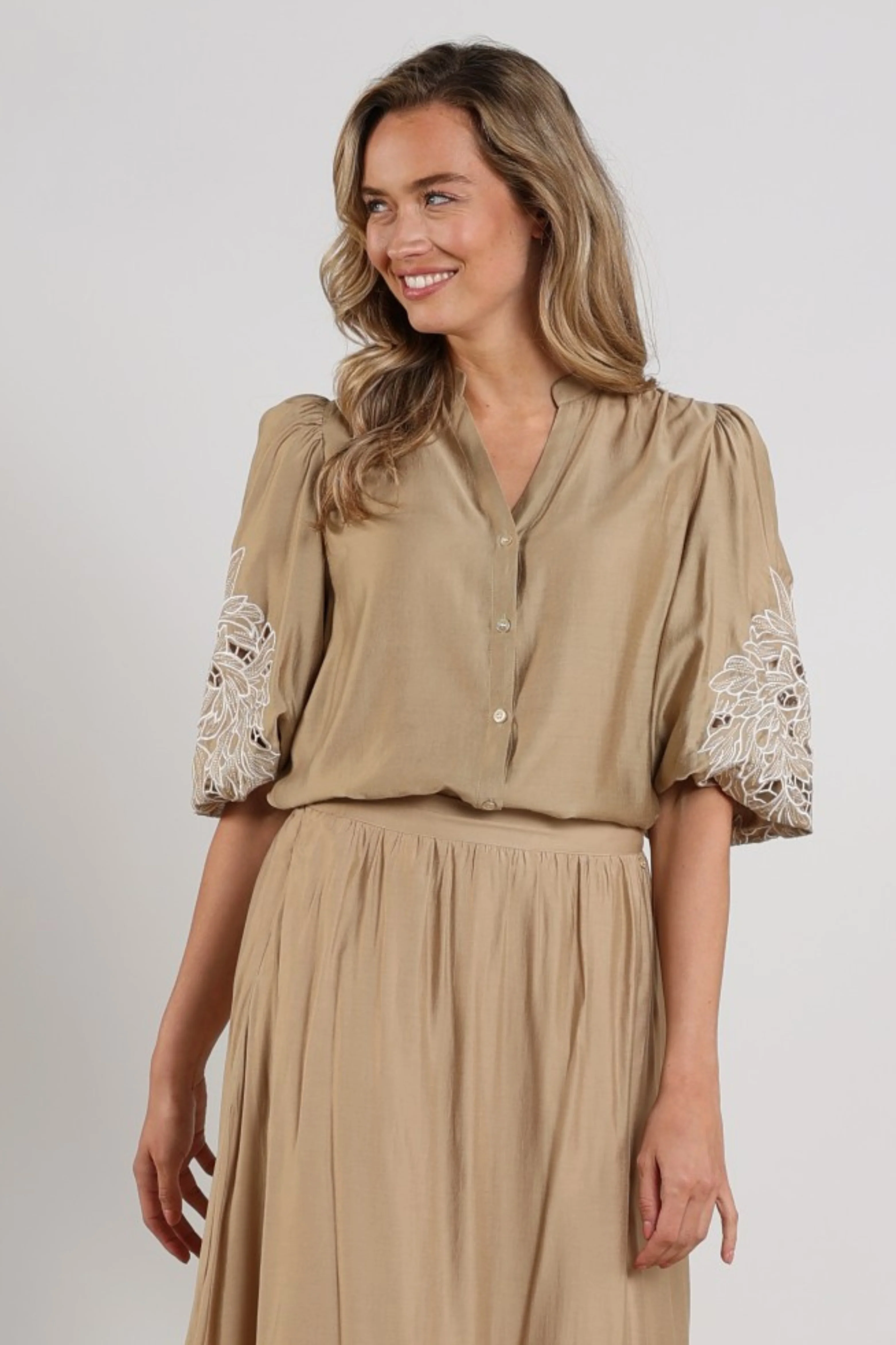 Blouse Rosie Camel Embroidery NKS02157