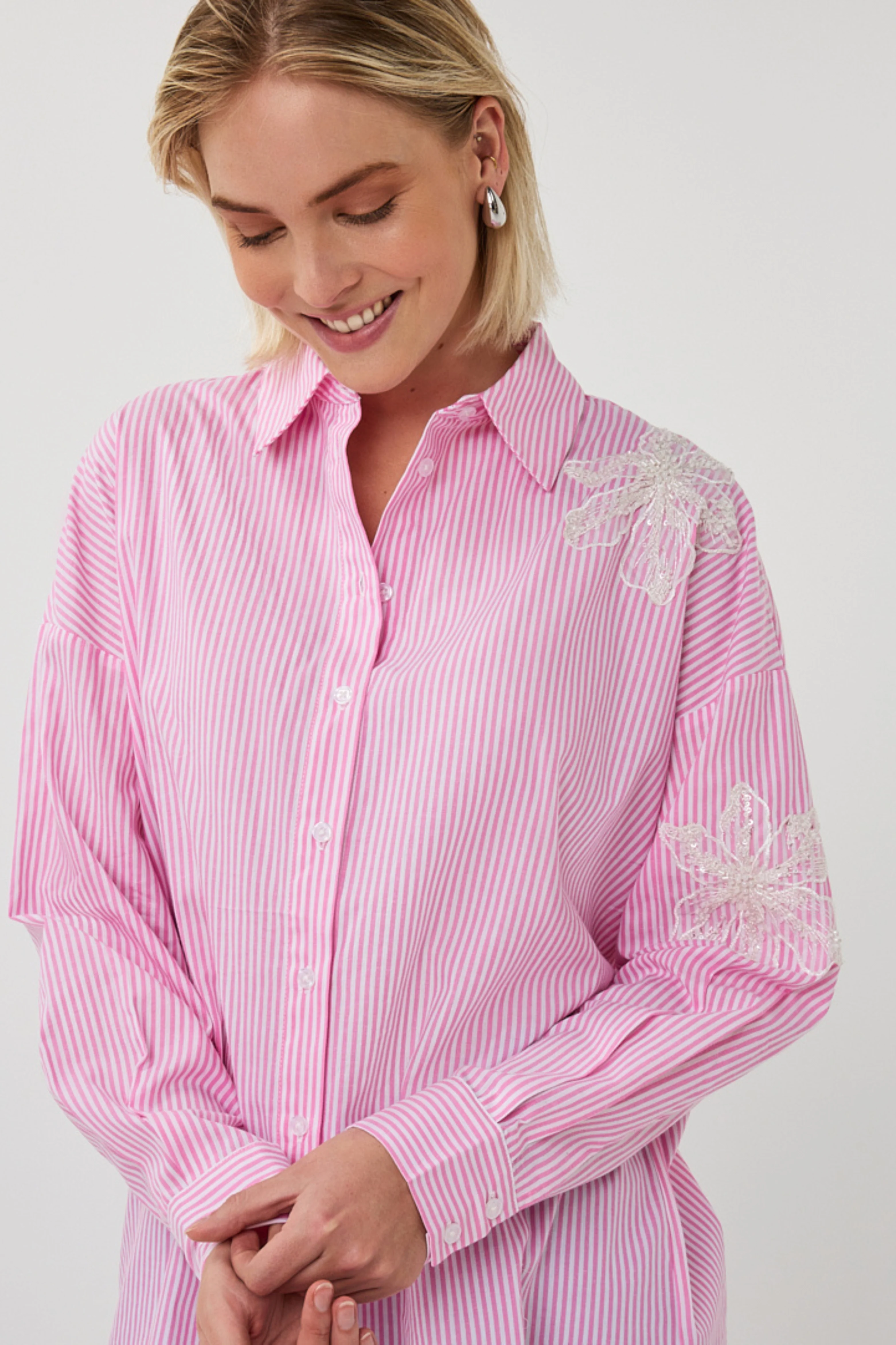Blouse Striped Flower Patch White Pink SP26.14028 - Image 2
