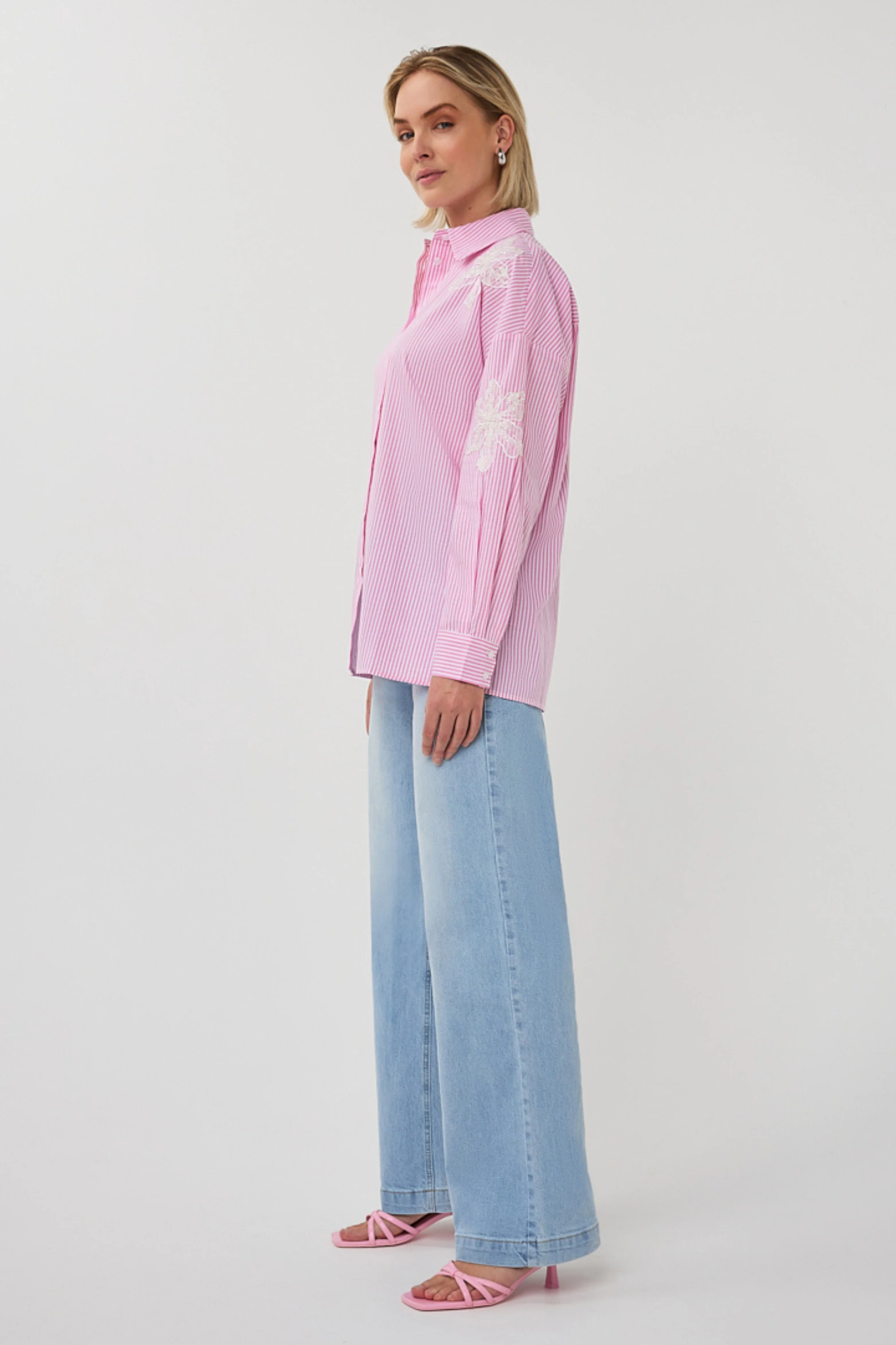 Blouse Striped Flower Patch White Pink SP26.14028 - Image 6