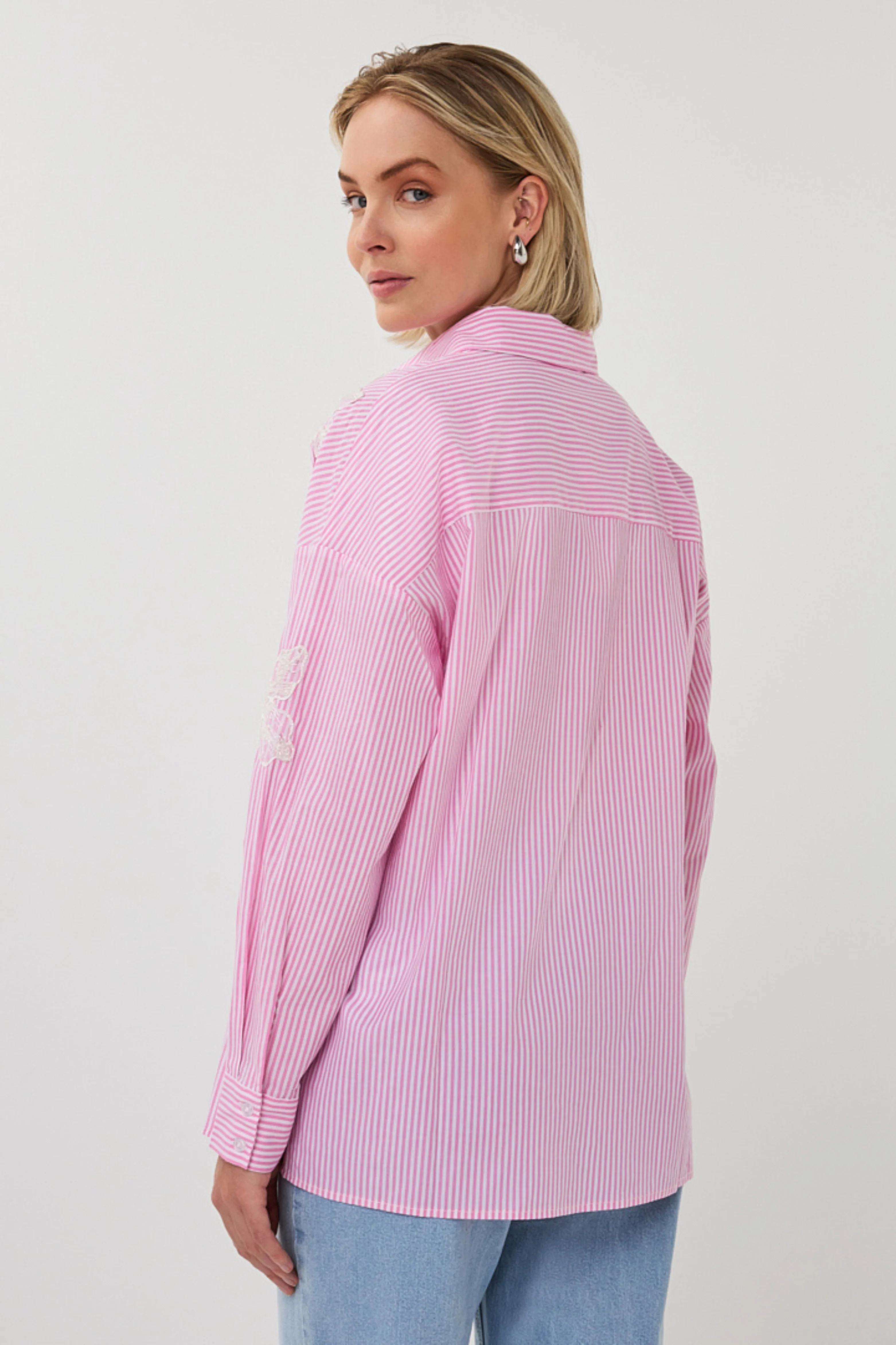 Blouse Striped Flower Patch White Pink SP26.14028 - Image 9