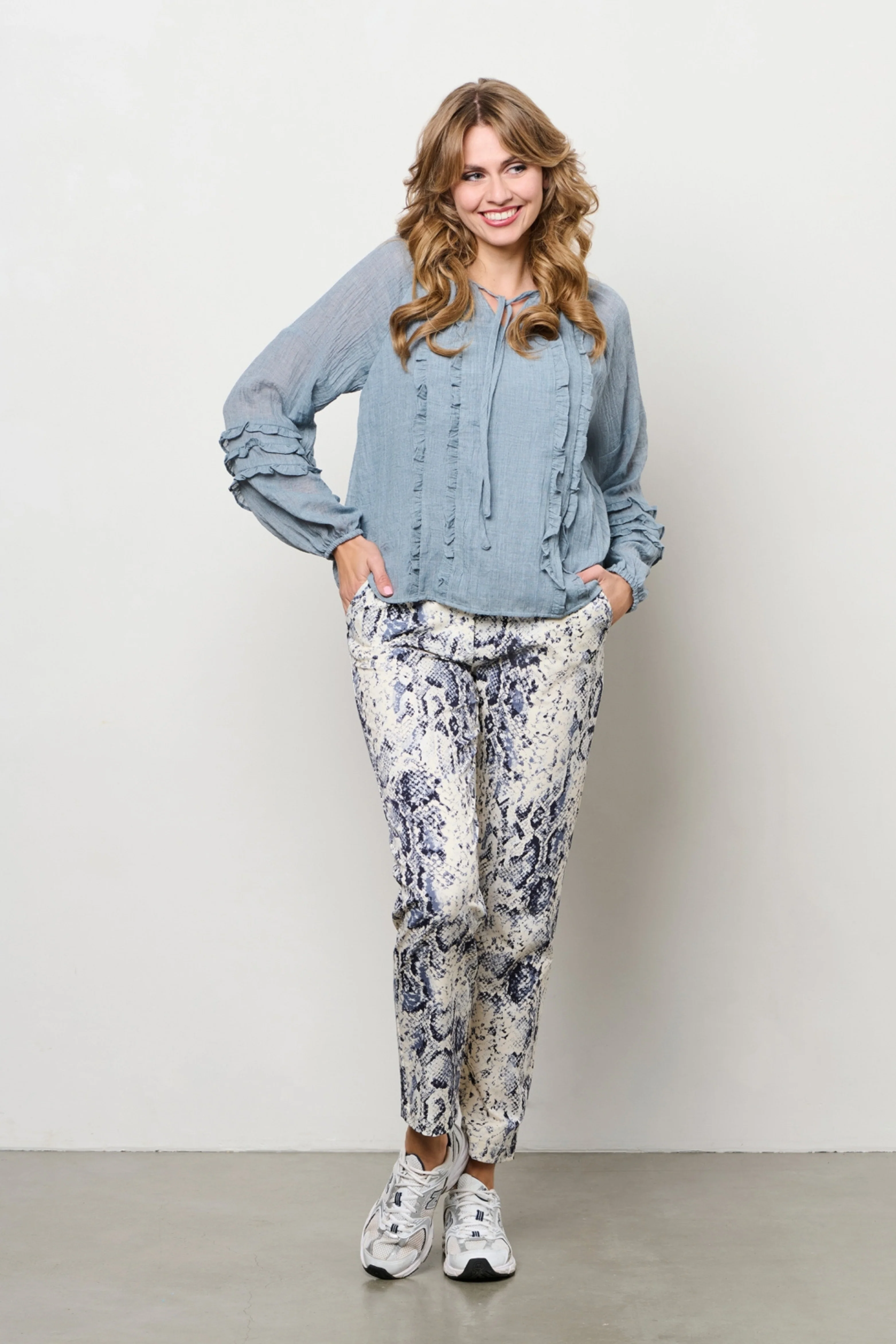 Blouse Willeke Dark Slate BL424 - Image 4