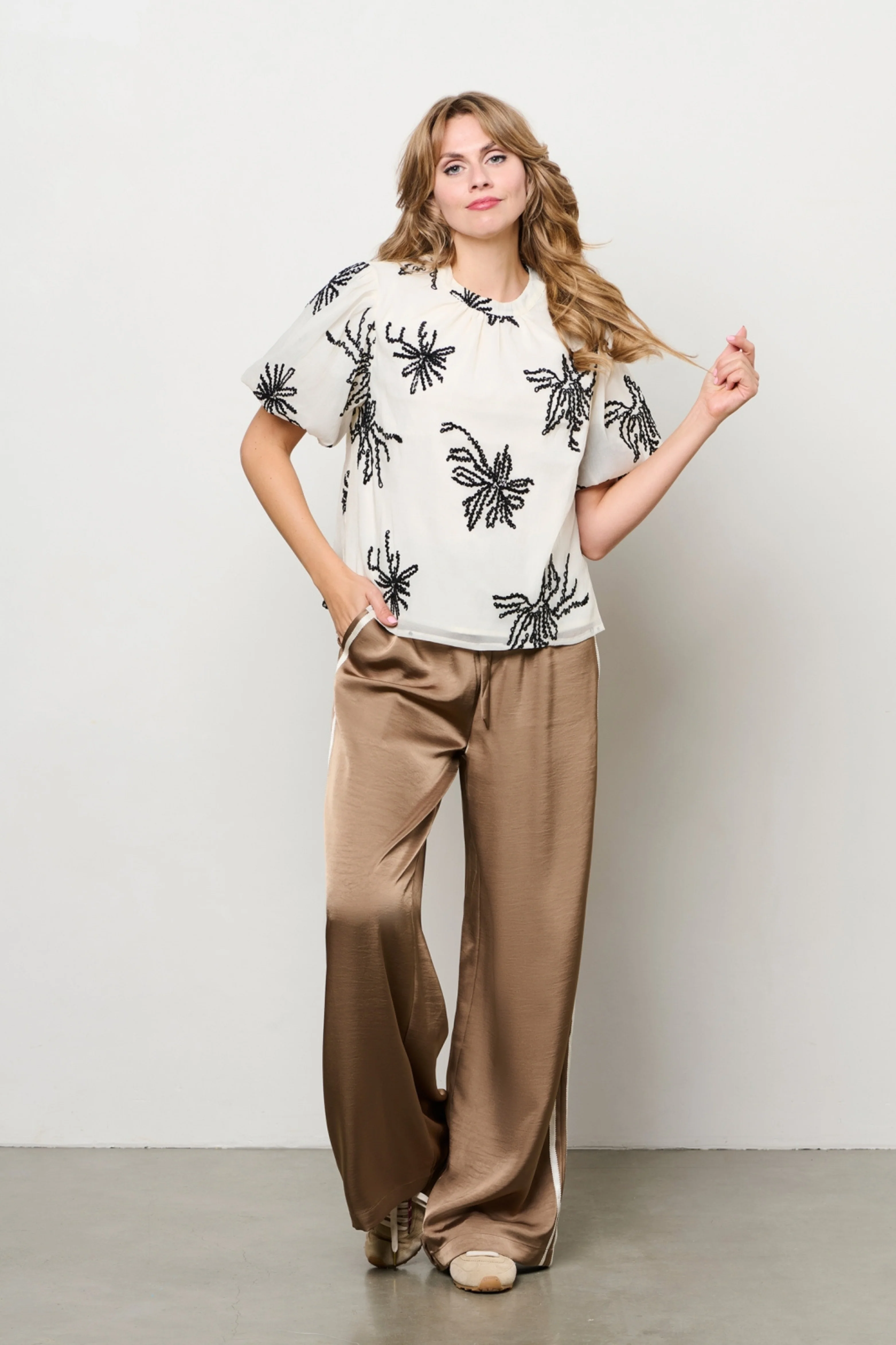Blouse Wyanne Beige BL425 - Image 4