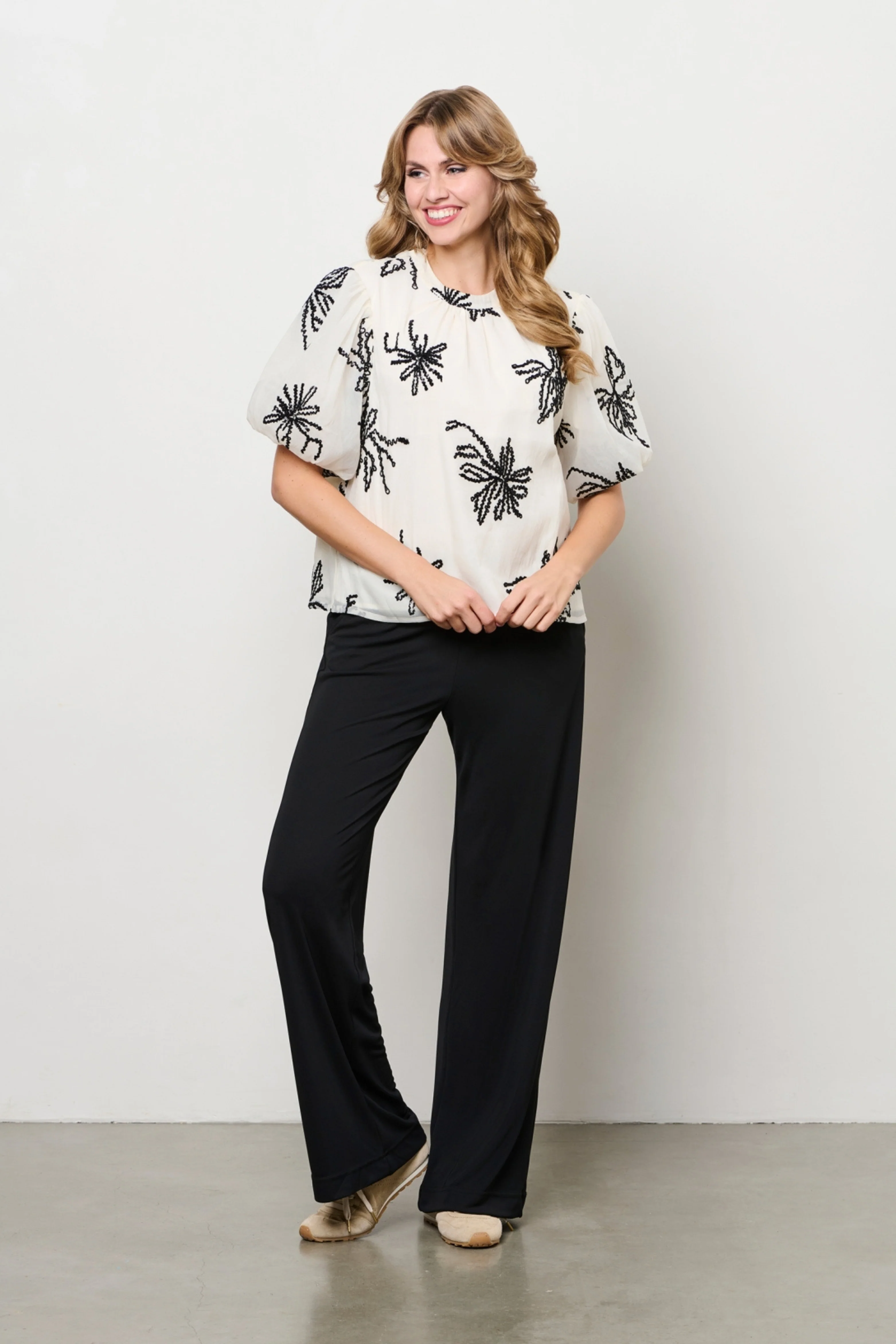 Blouse Wyanne Beige BL425 - Image 6
