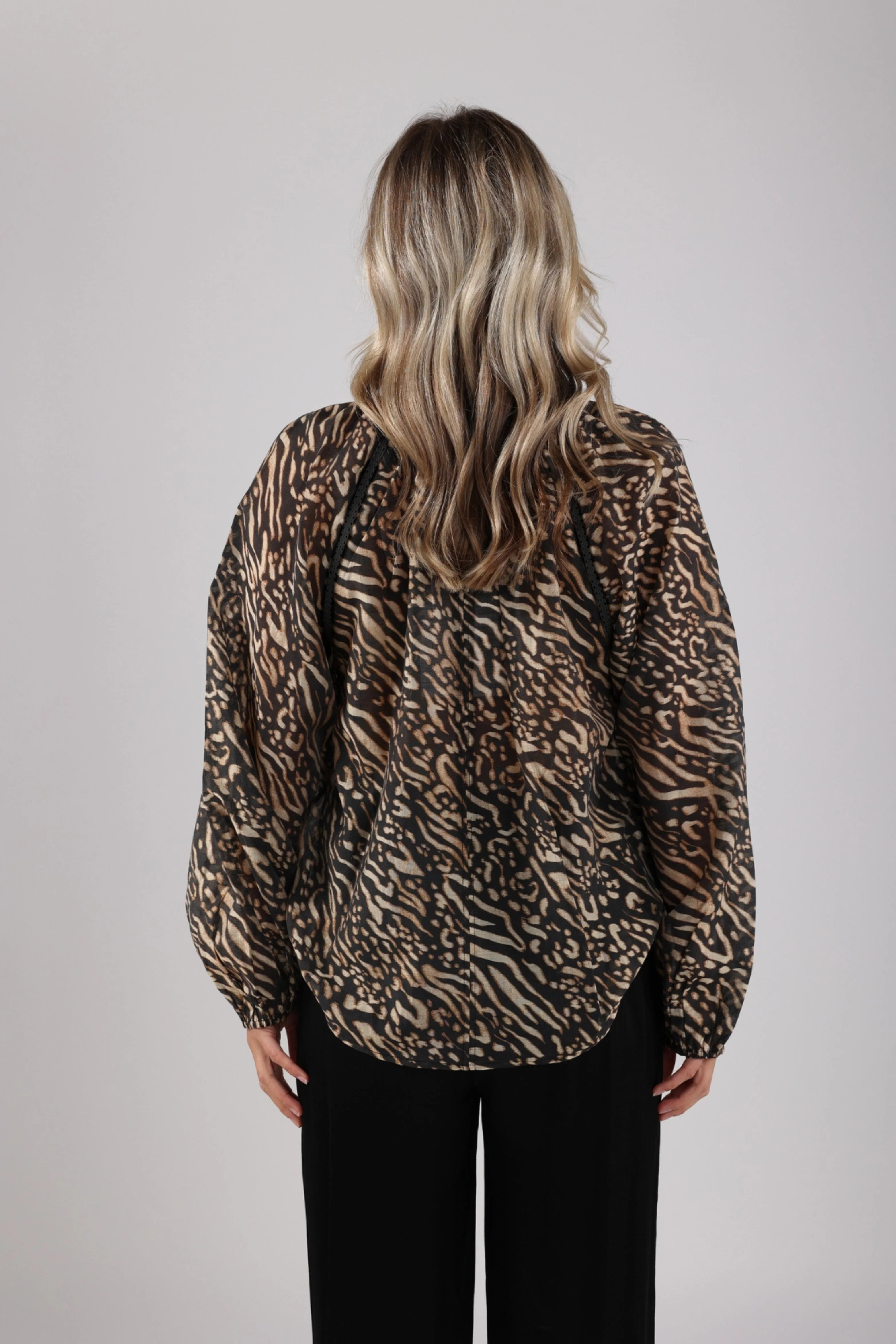 Blouse Yoni Black Sand NKS02092 - Image 7