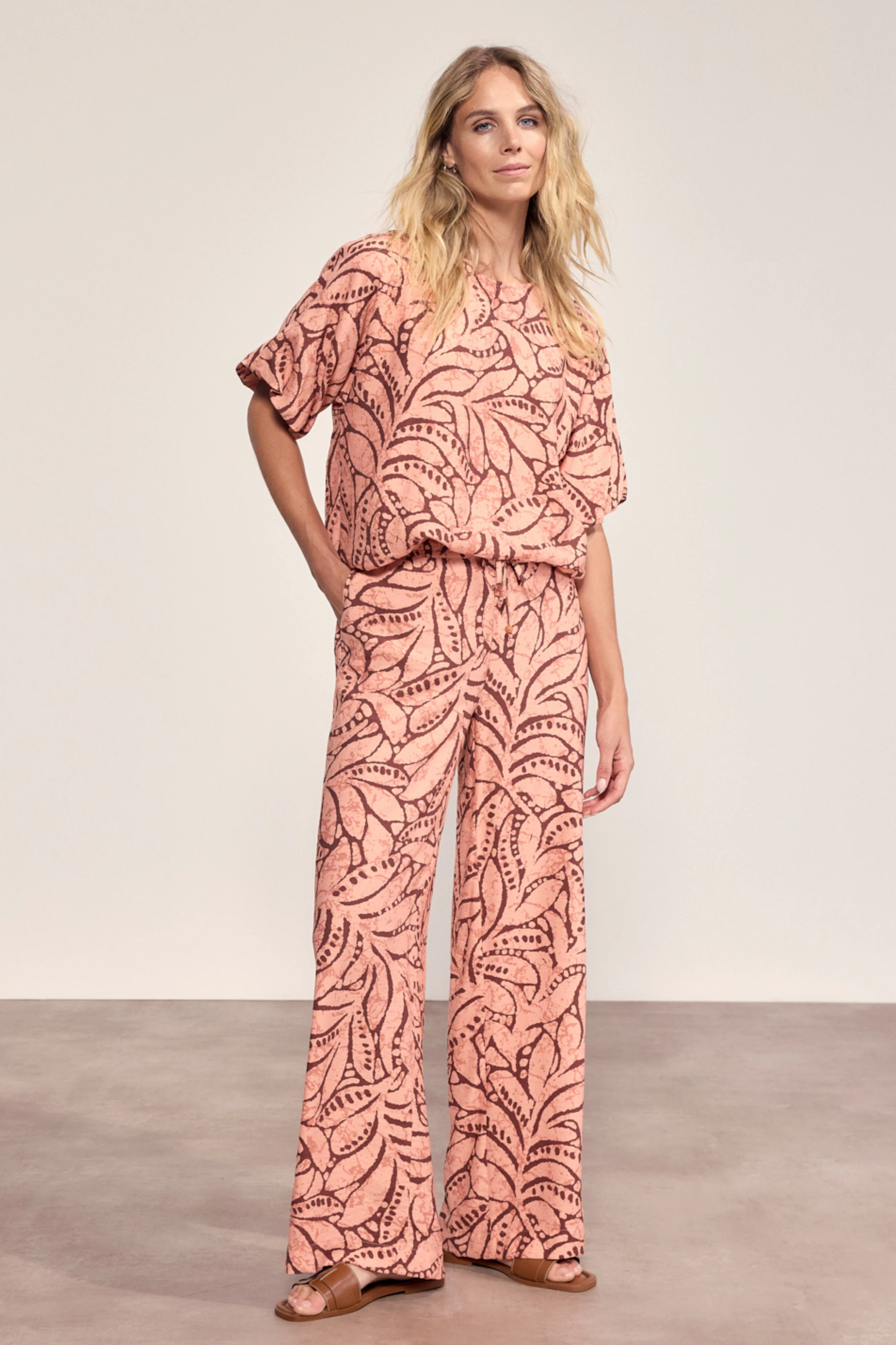 Broek Leaf Luxe Print Peach C17-20-101 3 - Image 5
