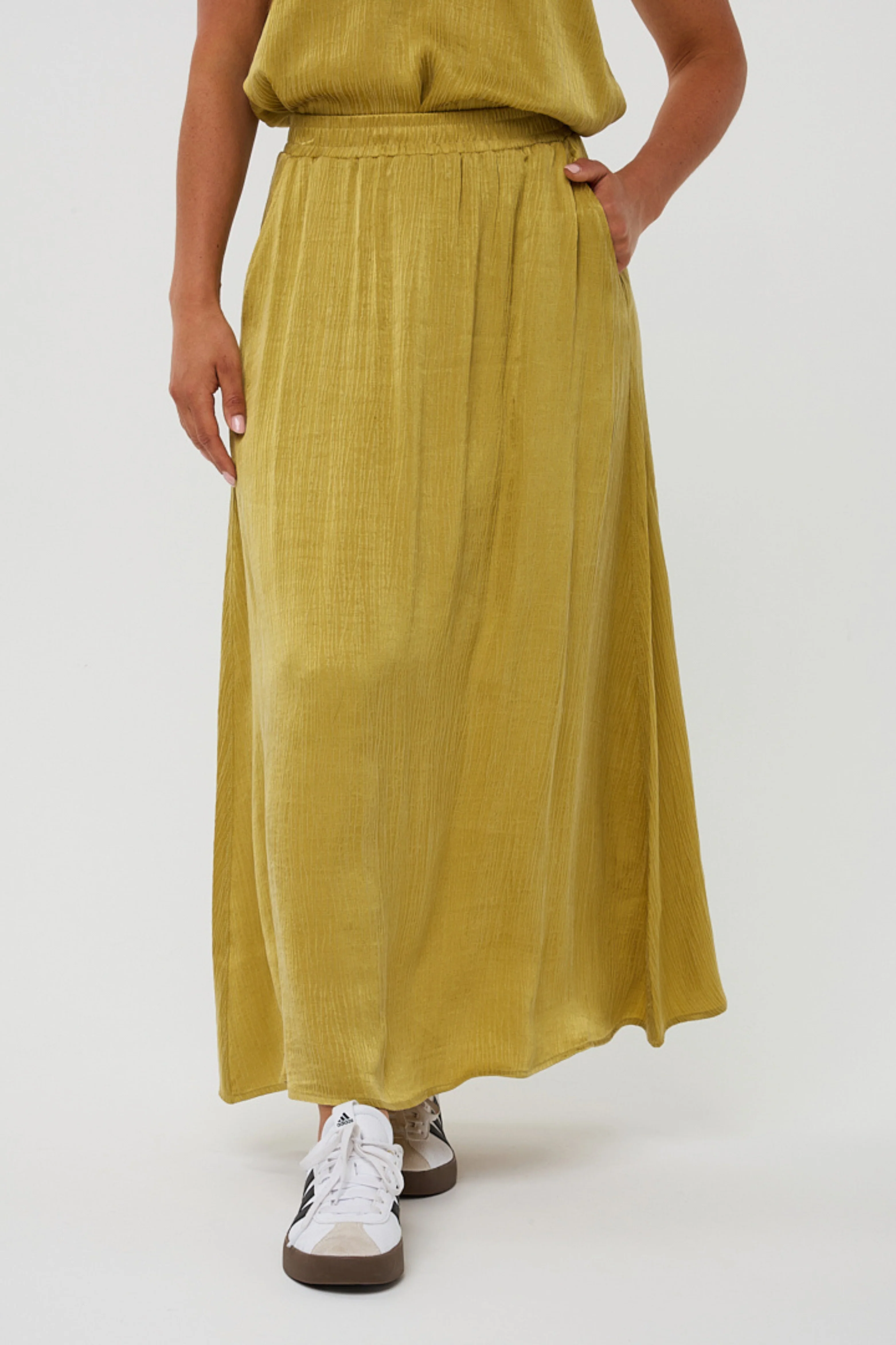 Rok Long Crinkle Cupro Golden Olive F25.05518 - Image 2