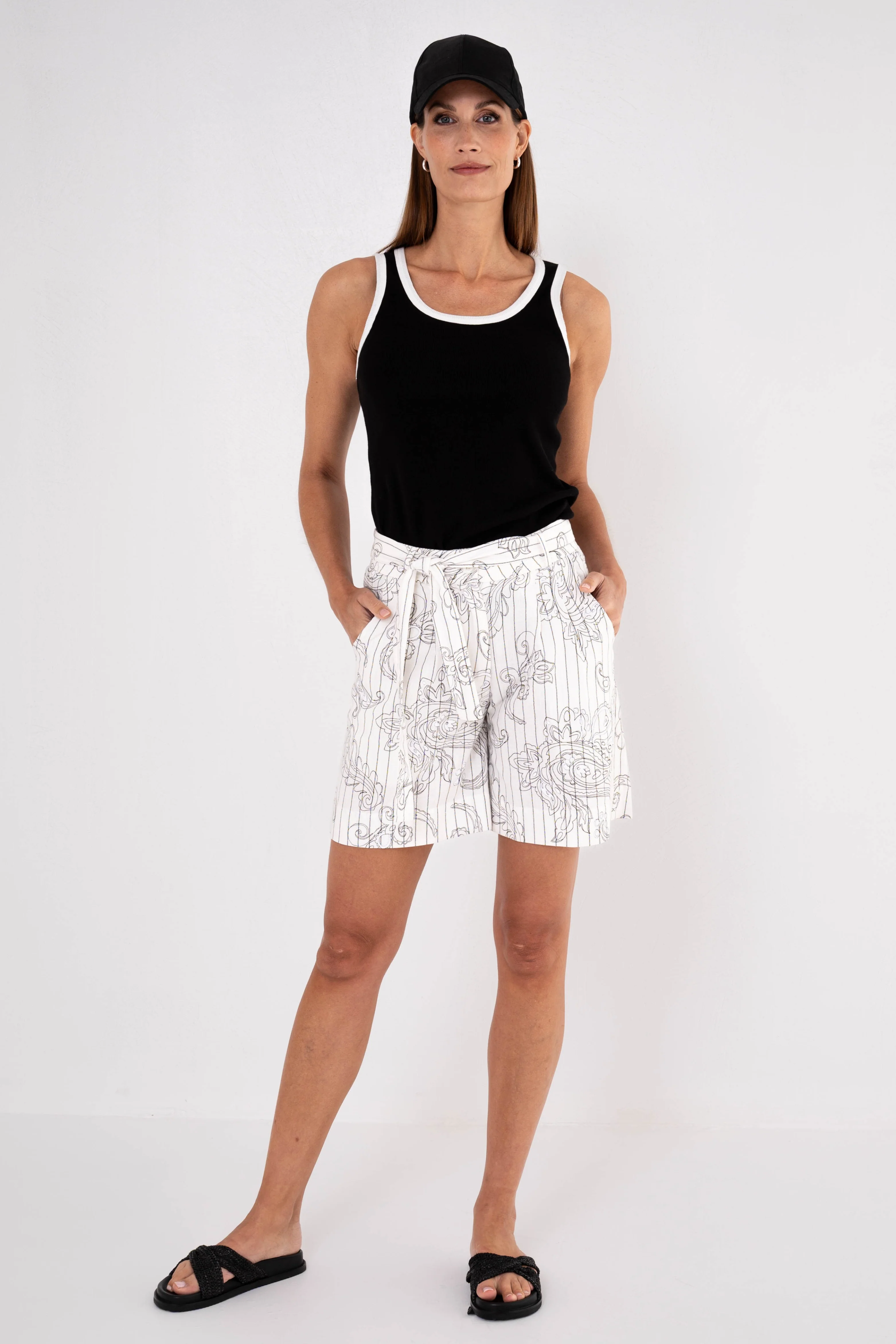 Short Nocy Black Paisley