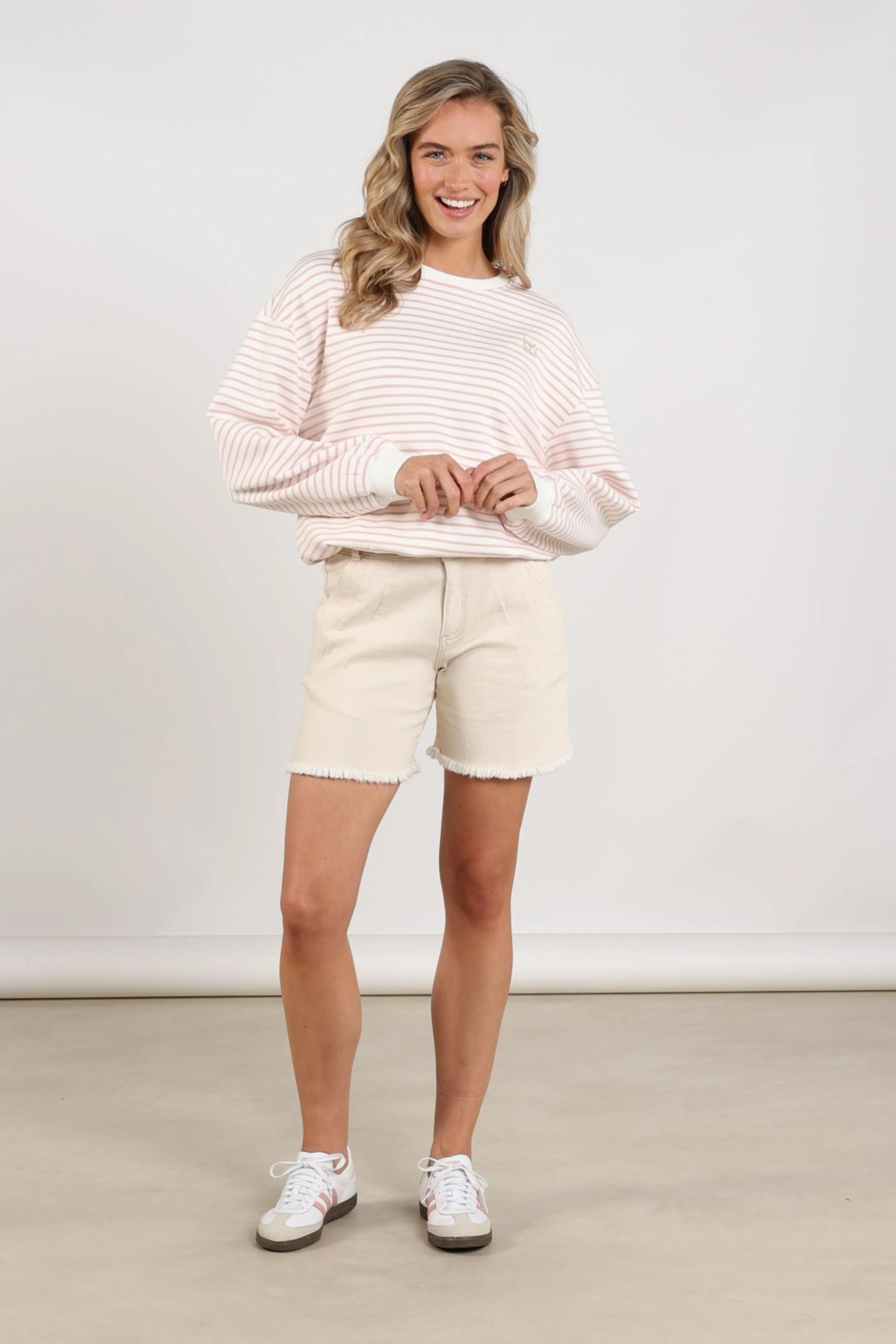 Short Tanya Ruffle Offwhite NKS09067 - Image 3