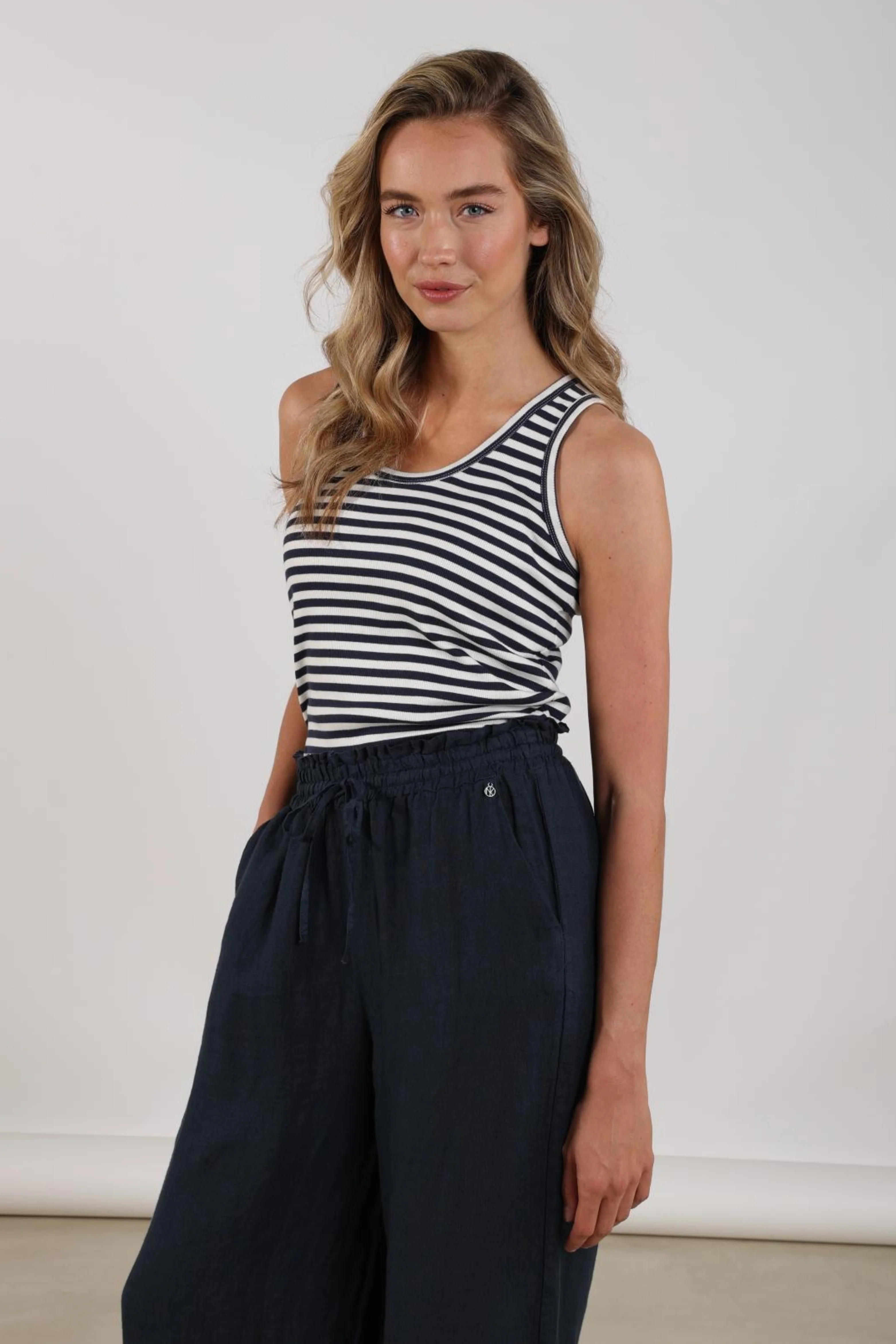 Singlet Steffie Offwhite Navy NKS01169 - Image 4