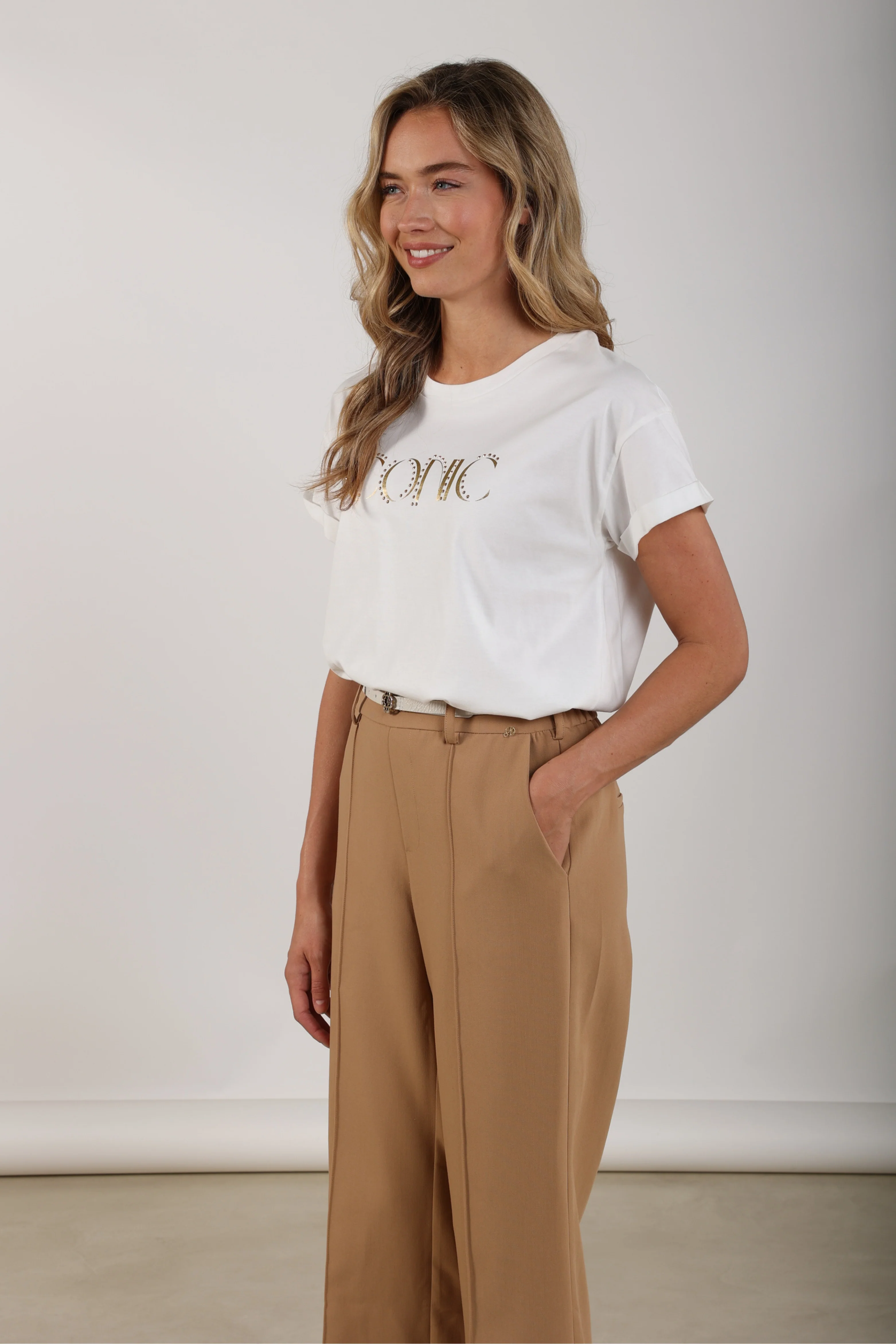 T-shirt Reese Iconic Offwhite Gold NKS04025 - Image 5