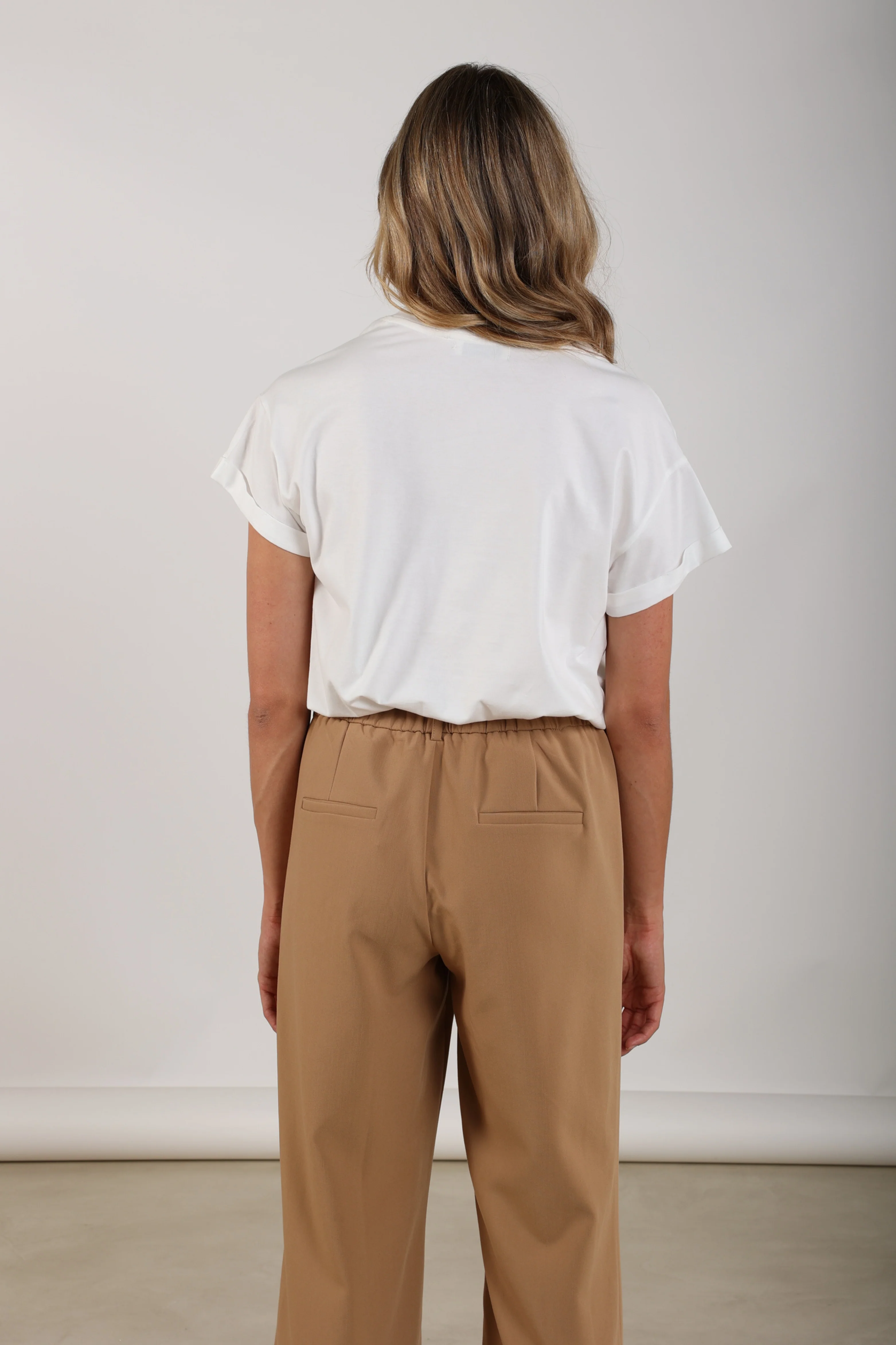 T-shirt Reese Iconic Offwhite Gold NKS04025 - Image 6