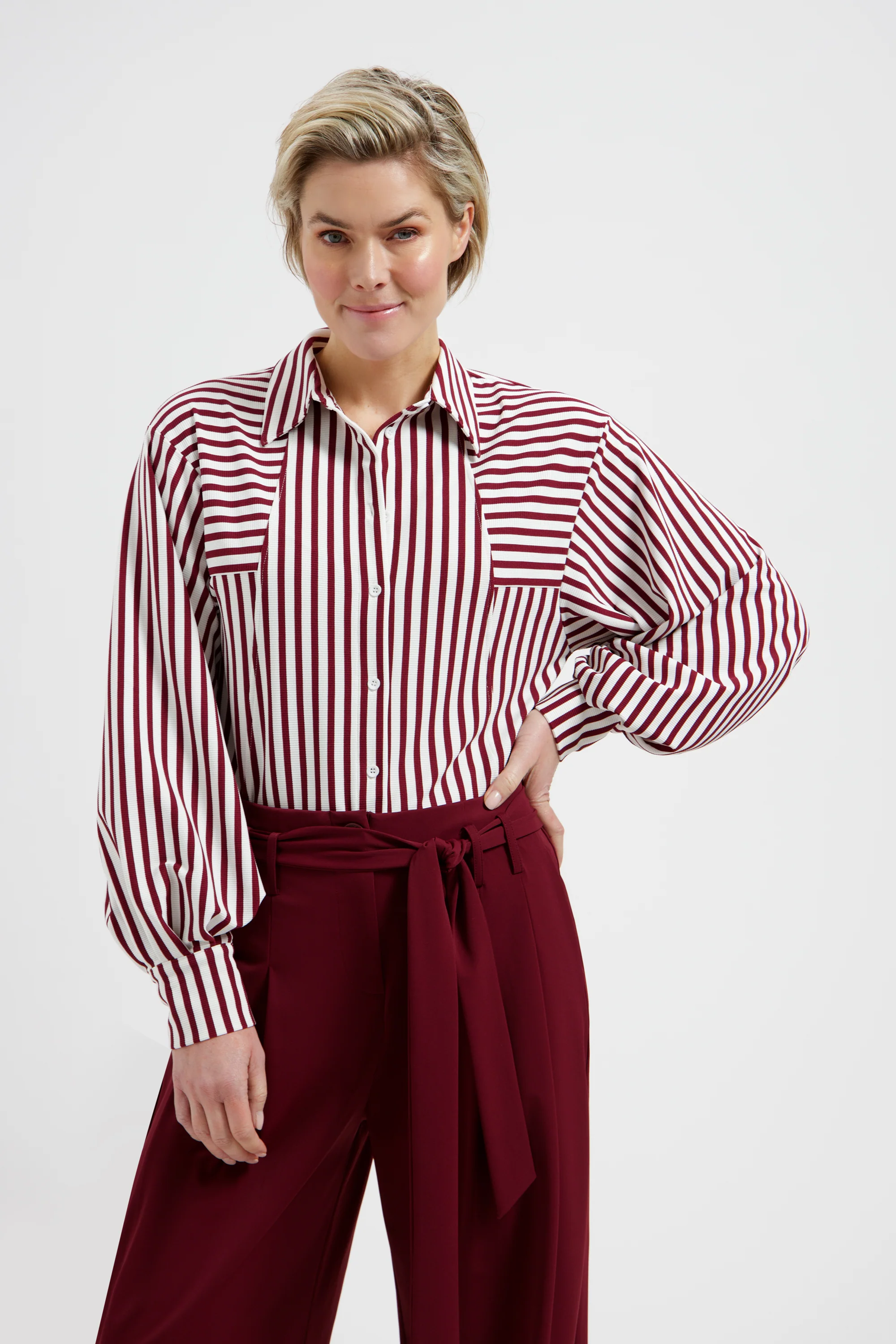 Travel Blouse Gem Burgundy Simple White L30-580-3031 - Image 2