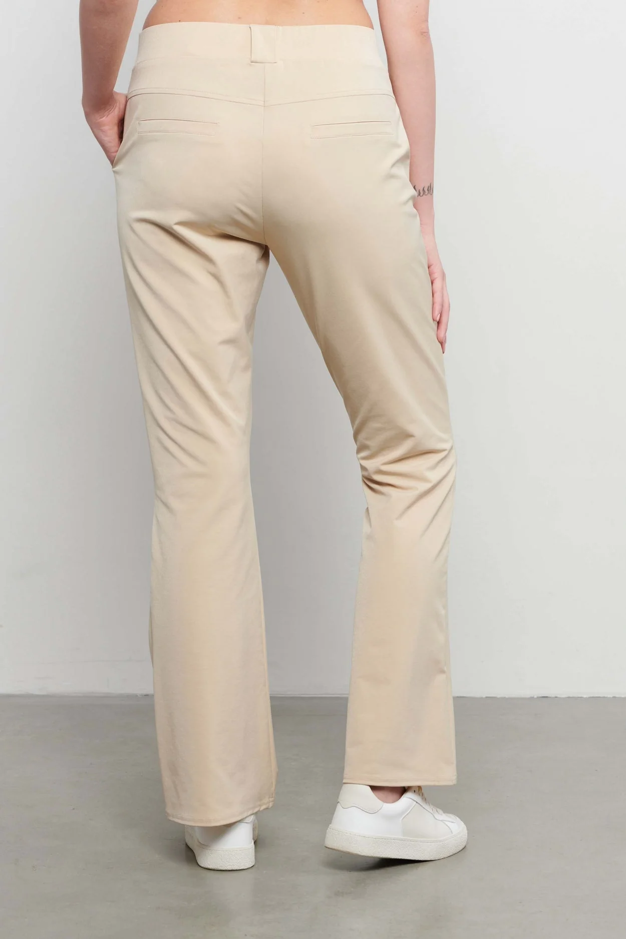 Travel Broek Penelope Flare Light Sand - Image 4