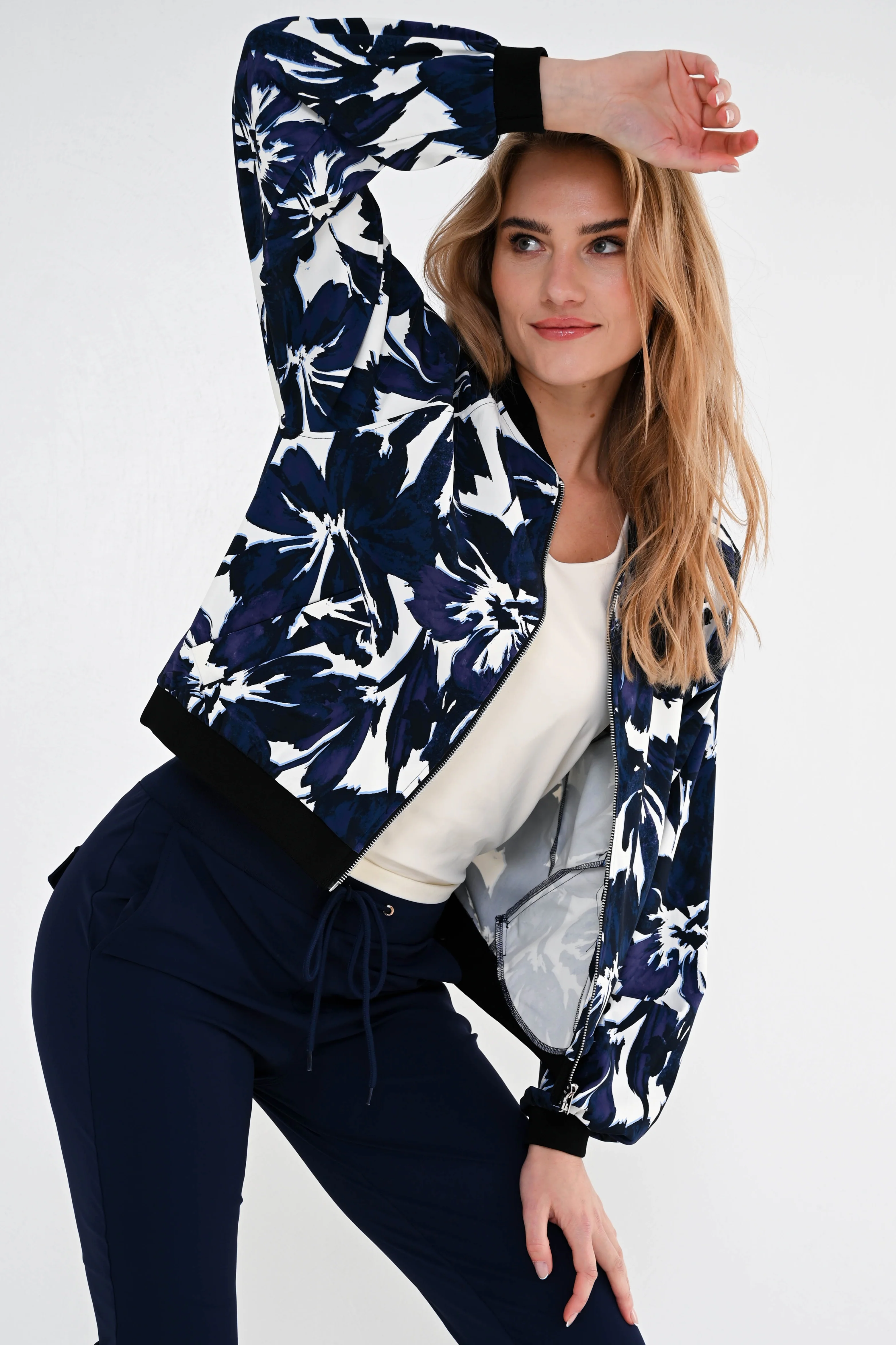 Travel Jacket Jossy Blue Flower - Image 5