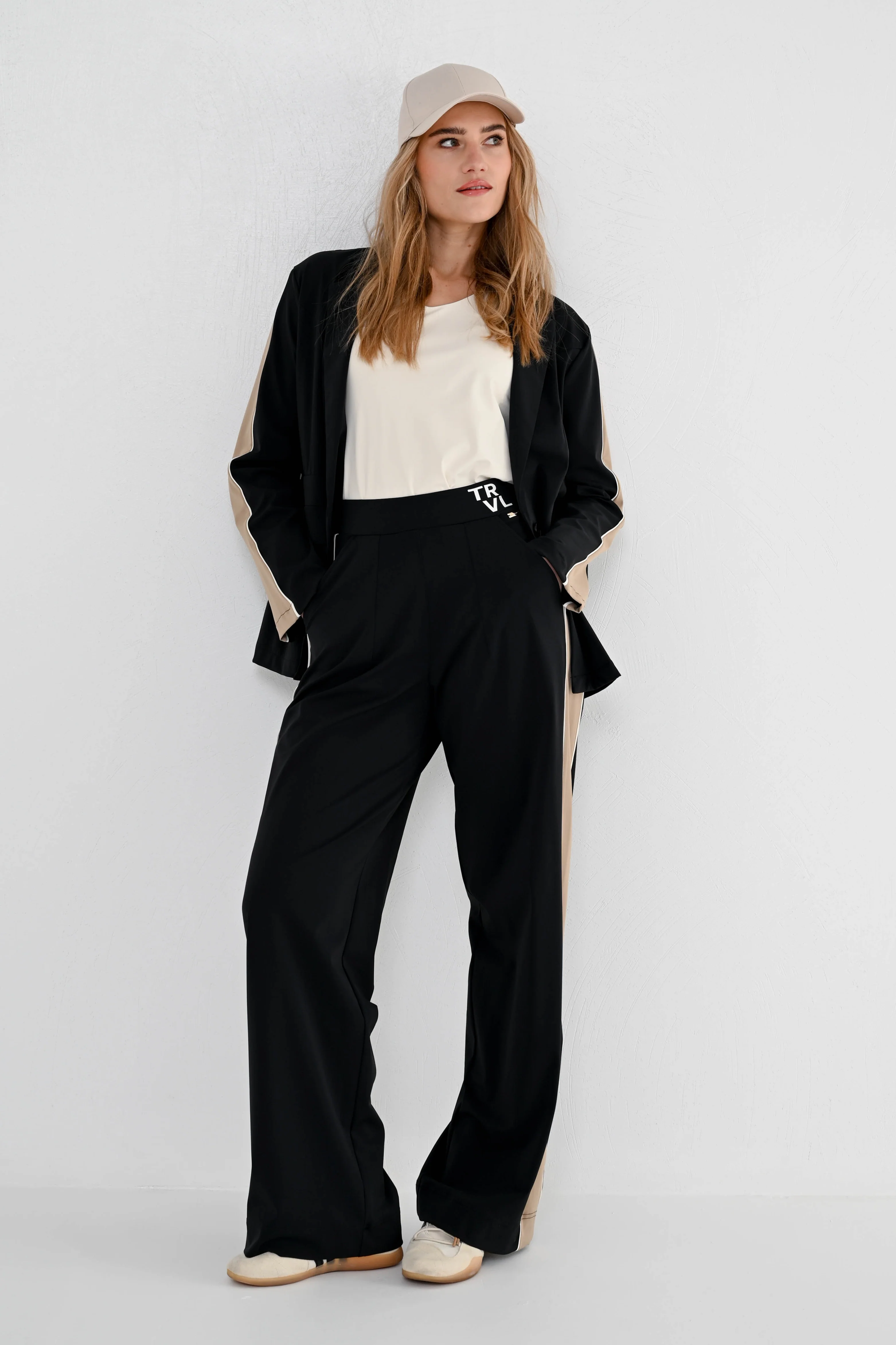 Travel Jacket Zirus Black - Image 5