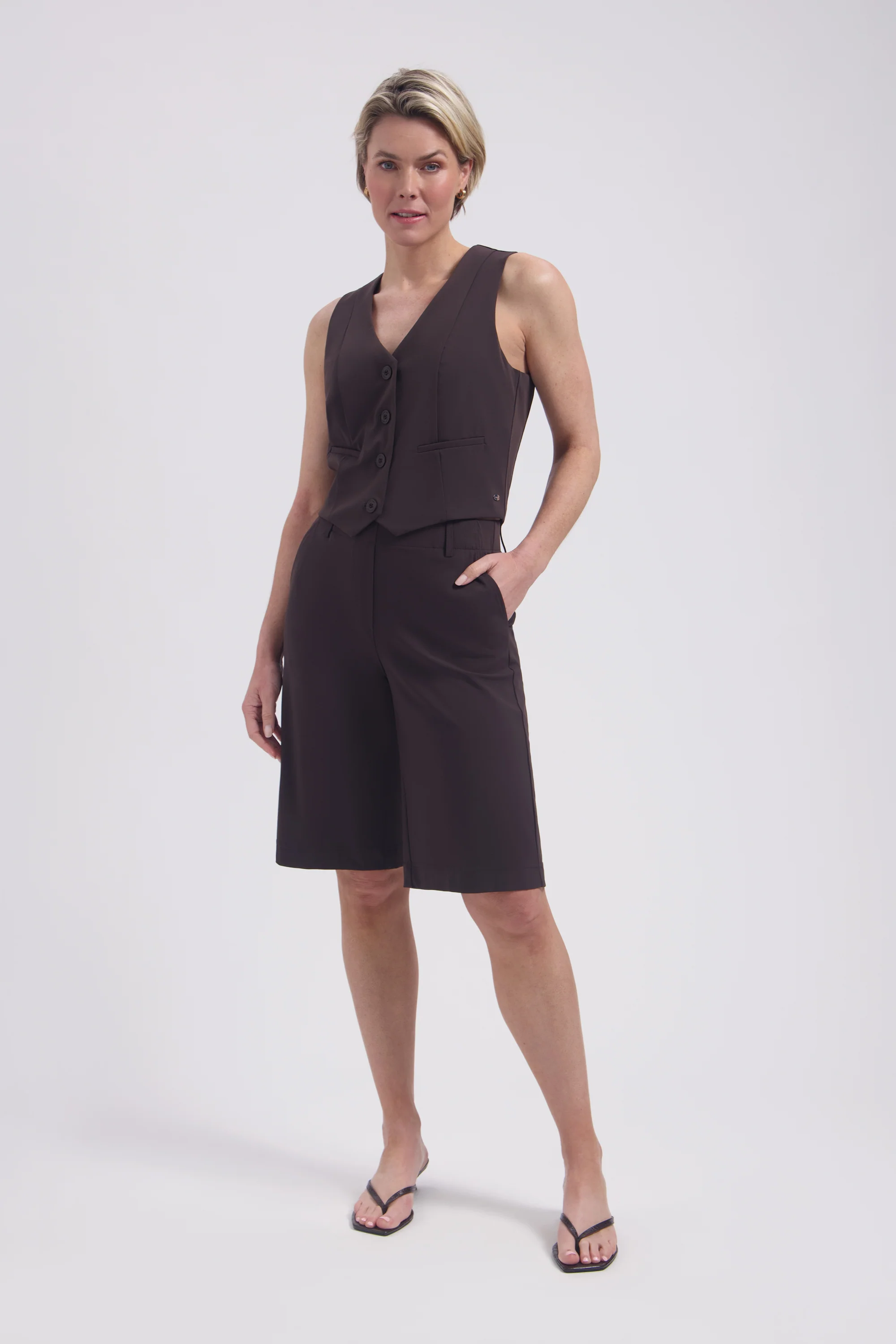Travel Short Lettie Dark Brown L14-375-3212