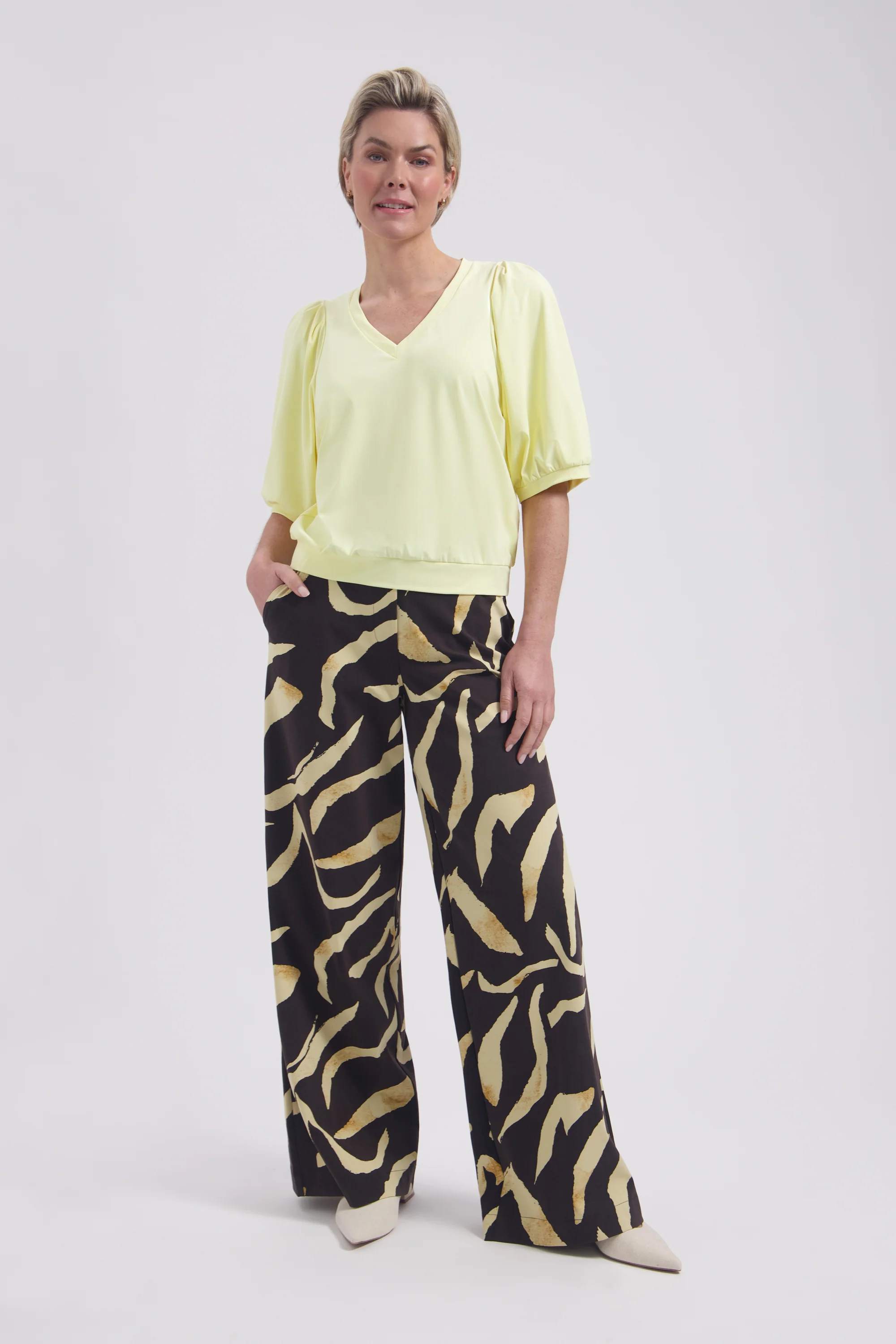 Travel Top Amie-V Butter Yellow L24-375-3222 - Image 3